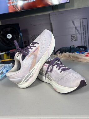Brooks Adrenaline GTS 24 Women’s 10 White Lavender Running Shoes GuideRails